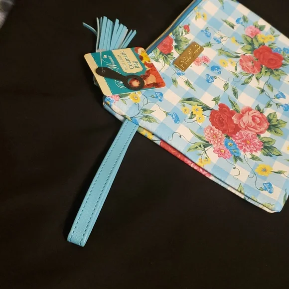 The Pioneer Woman Sweet Rose Cosmetic Bag 8.5" x 7"of - Picture 5 of 10